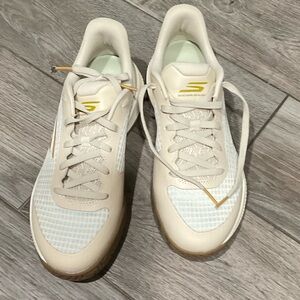 Skechers Cream and Gold Sneakers